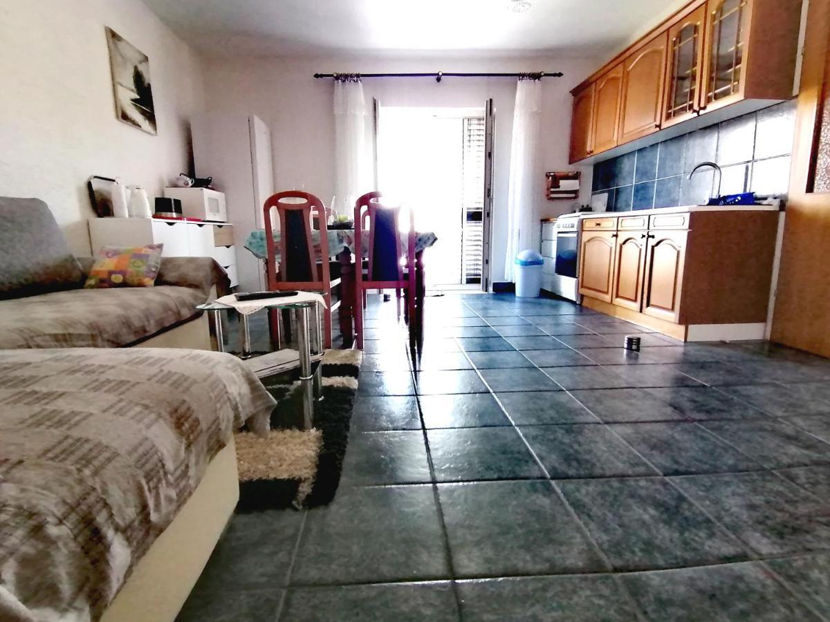 Apartman Canaki Splitska Exterior foto